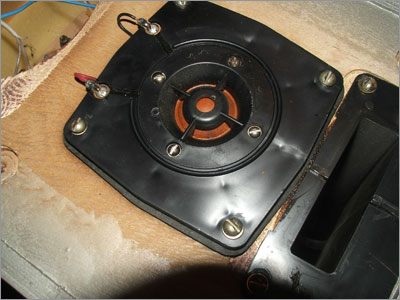 Высокочастотный громкоговоритель и порт фазоинвертора