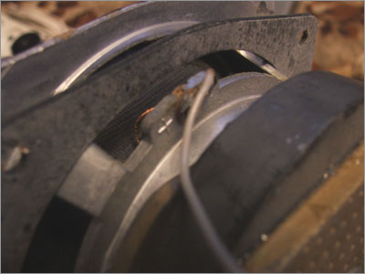 Запоминаем полярность подключения громкоговорителя