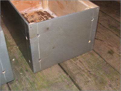 Для прочности бруски еще прикручены саморезами