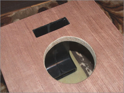 Дальше вырезаем отверстия для фазоинвертора