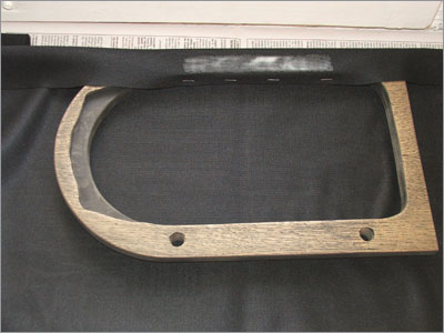 Каркас грилей покрашен черной морилкой, просверлены отверстия для крепежа