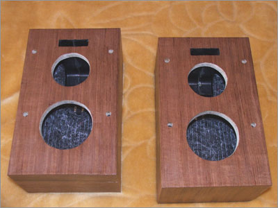 Корпуса покрыты лаком